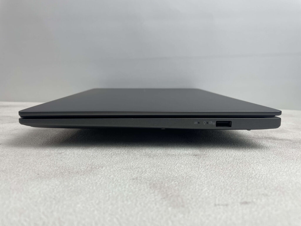 Desain ASUS Vivobook S14 (S3407VA)