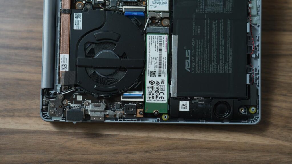 sasis ASUS ExpertBook P1